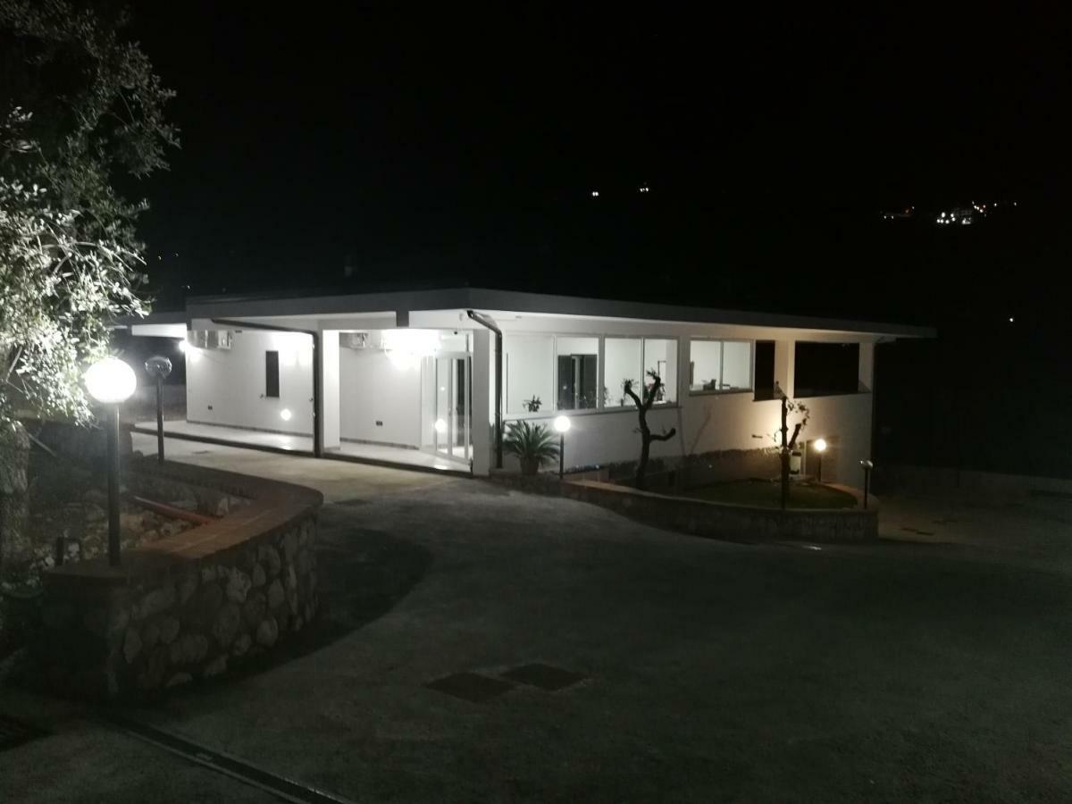 Guest House Villa Mamurra Formia Exterior foto